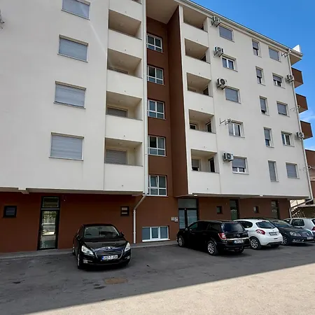 Teslic City Apartment شقة